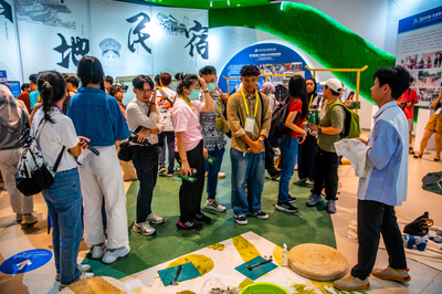 聚焦2024交流周|贊不絕口！多國(guó)師生共賞第六屆中國(guó)-東盟青少年藝術(shù)教育成果展